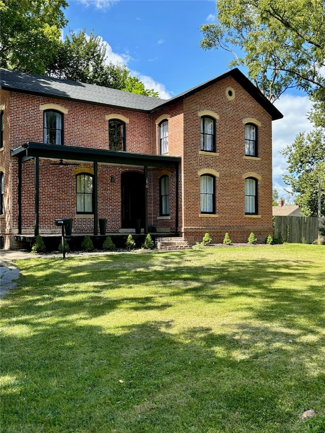 view of front of property with a front yard