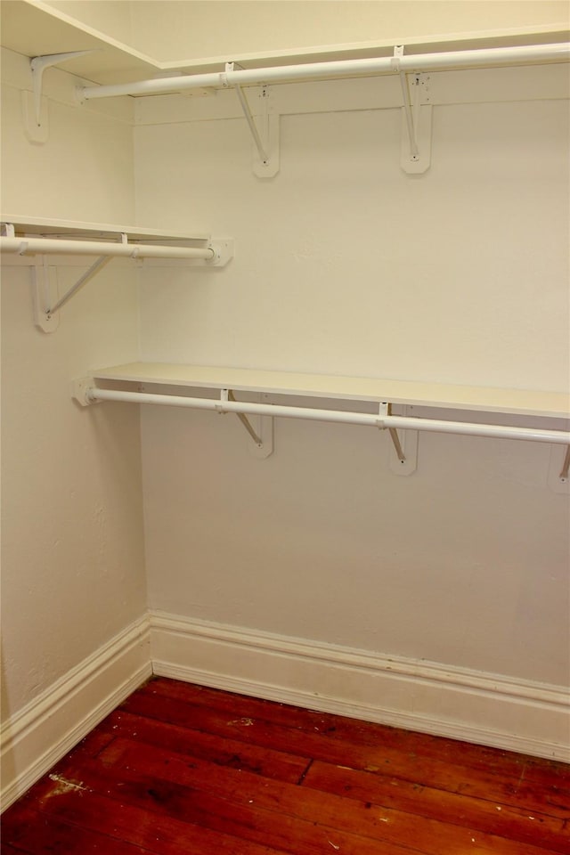 1510 9th St, Des Moines, IA 50314 - spacious closet featuring wood finished floors
