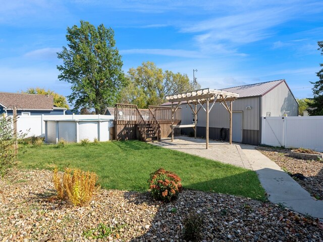 view of yard featuring a pergola