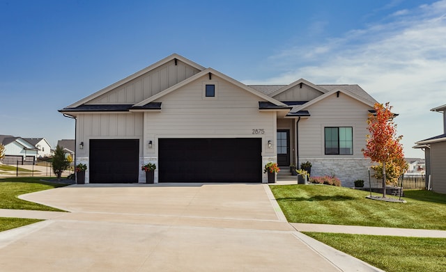 view of front of house featuring a front yard