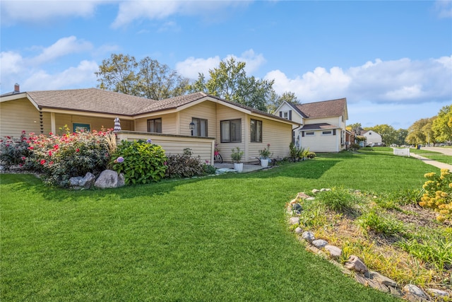 view of front of house featuring a front yard and a garage