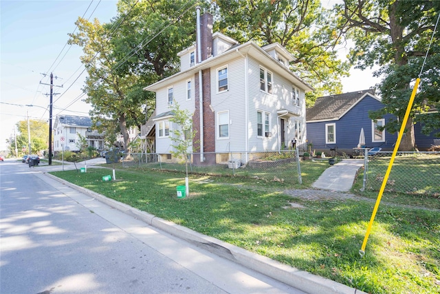 view of front of house featuring a front yard