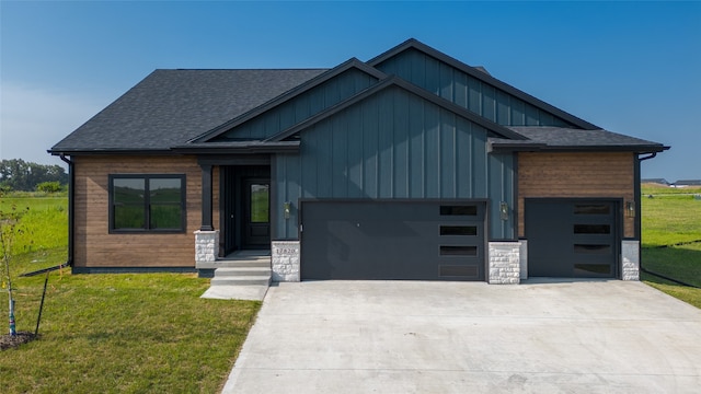 view of front of house featuring a front yard and a garage