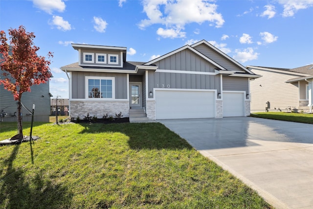 craftsman house with a front lawn