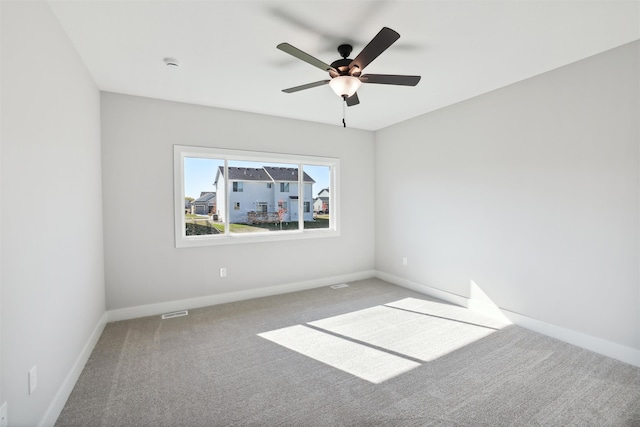 unfurnished room with carpet flooring and ceiling fan