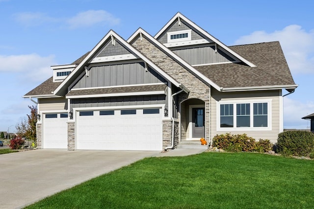 craftsman-style house with a front yard