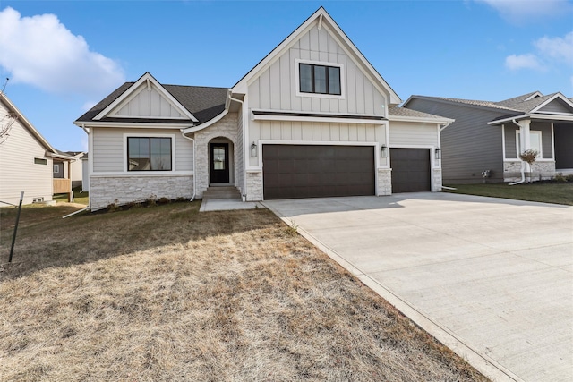 view of front of house with a front yard