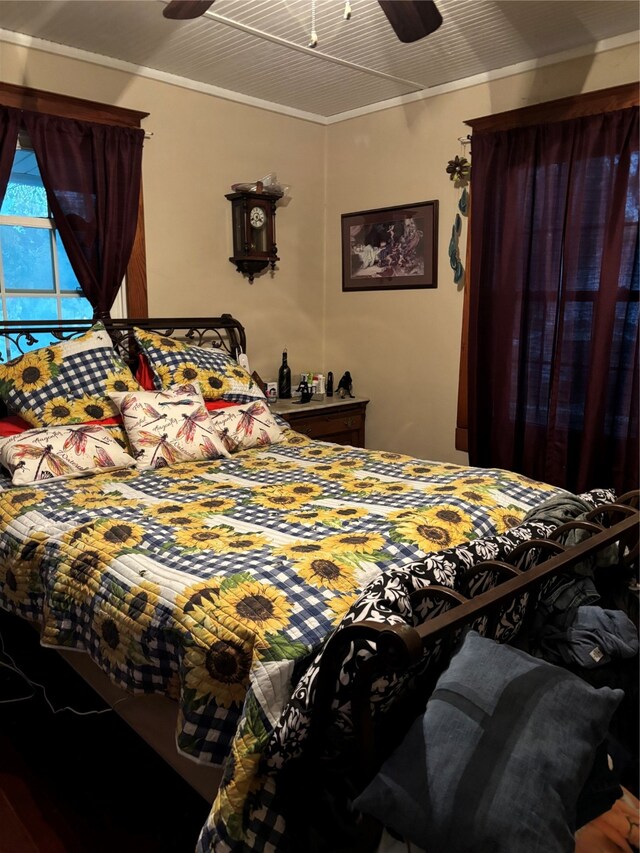 bedroom with crown molding and ceiling fan