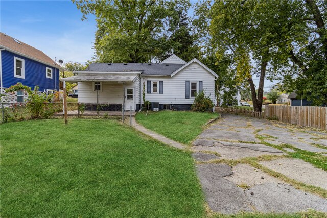 back of house featuring a yard