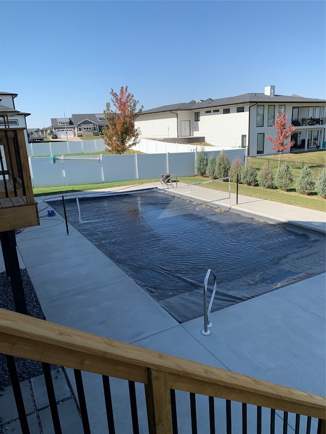 view of swimming pool