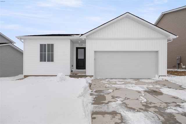 view of front facade featuring a garage