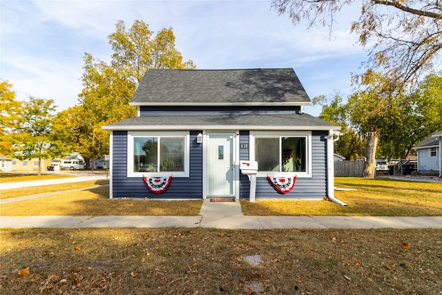 bungalow-style house featuring a front lawn