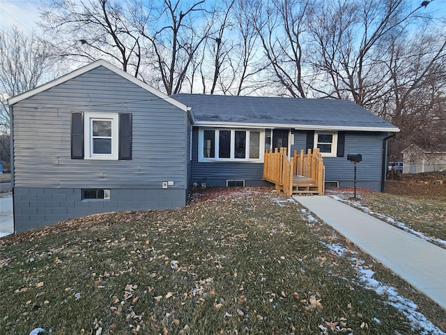 ranch-style house featuring a front lawn