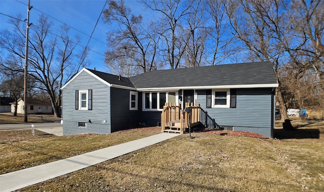 view of front of house featuring crawl space and a front yard