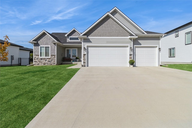 craftsman house featuring a front lawn and a garage