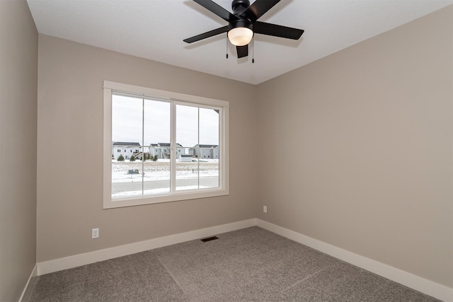 carpeted empty room featuring ceiling fan