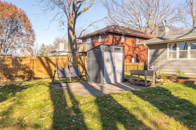 view of yard with a storage unit