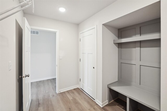 732 NE Deerfield Dr, Ankeny, IA 50021 - mudroom featuring light wood finished floors, baseboards, and recessed lighting