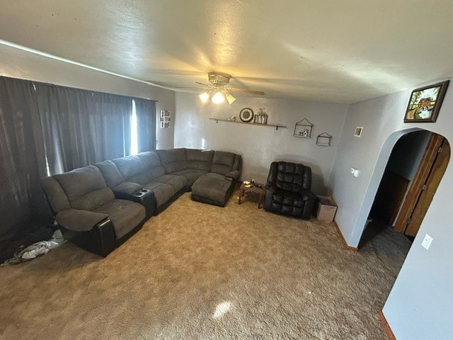 carpeted living room with ceiling fan