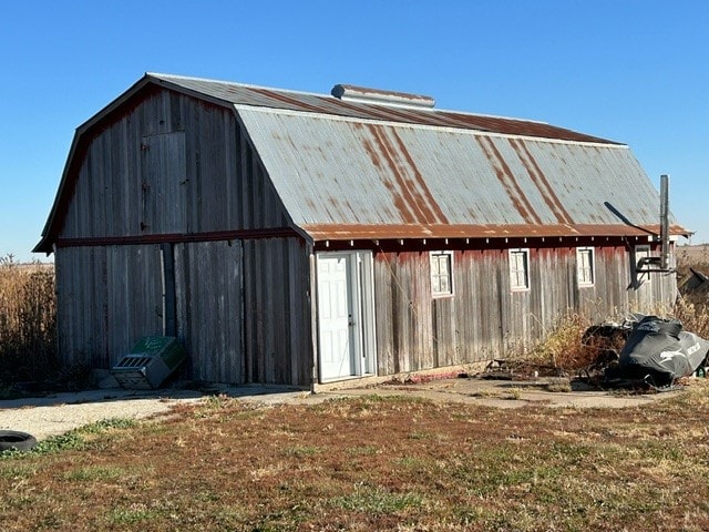 view of outdoor structure