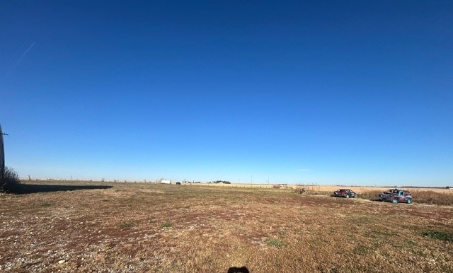 view of yard featuring a rural view