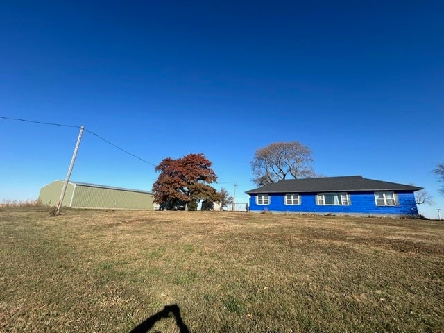 view of front of property with a front yard