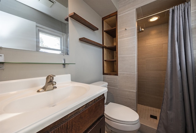 bathroom with toilet, a shower with curtain, and vanity