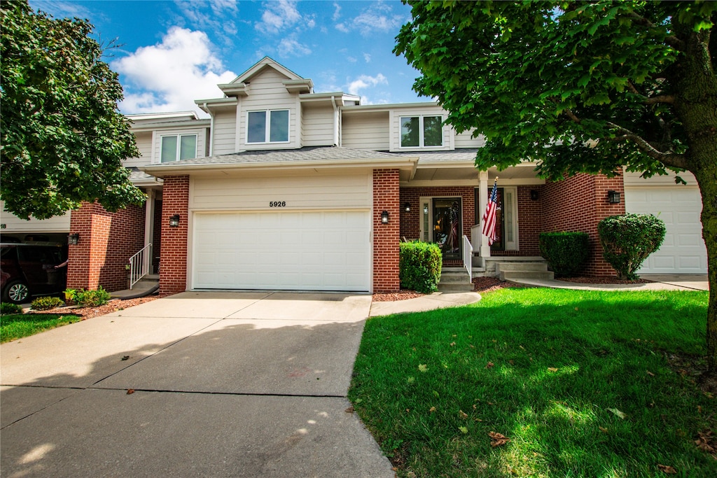 view of front facade featuring a garage and a front lawn