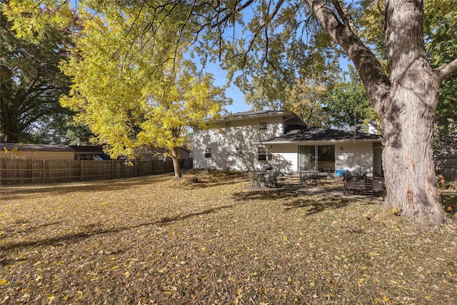 view of yard with a patio