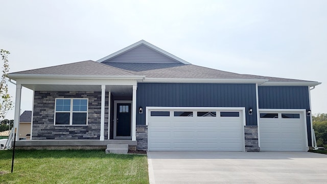 view of front of house featuring a front lawn and a garage