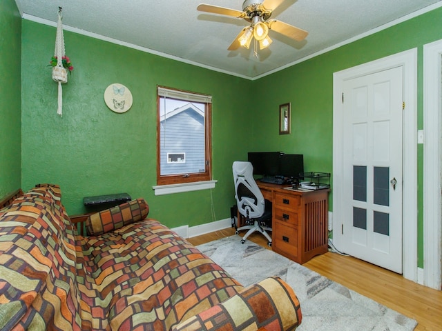 bedroom with crown molding, a textured ceiling, light wood-type flooring, and ceiling fan