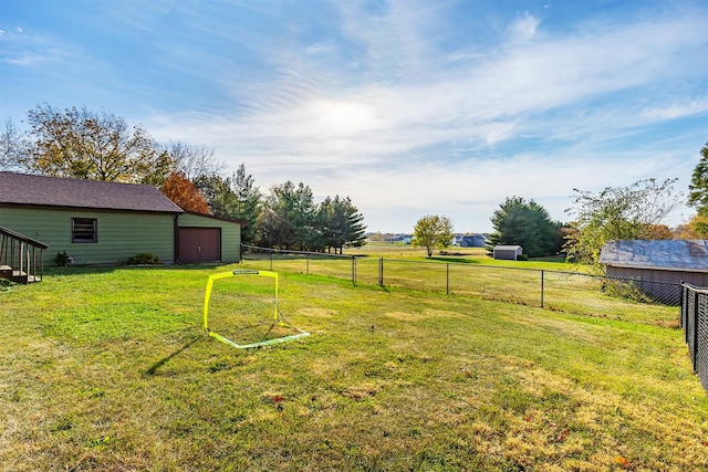 view of yard with an outdoor structure