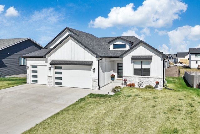 view of front of house featuring a front yard and a garage