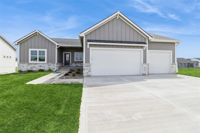 view of front of home featuring a front lawn and a garage