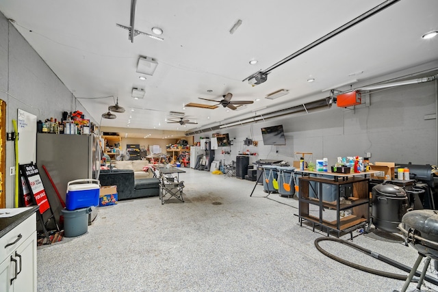 garage featuring ceiling fan