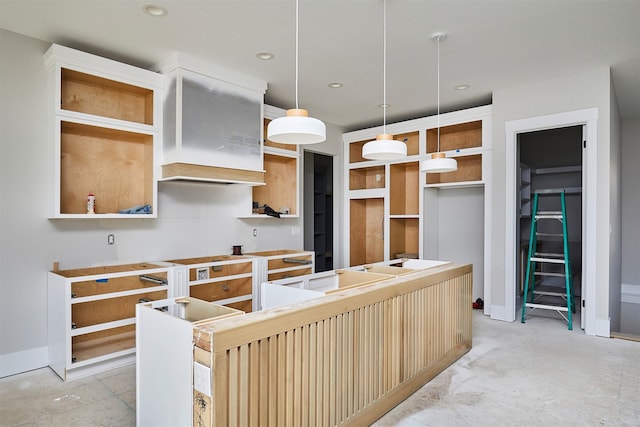 kitchen with decorative light fixtures and a center island