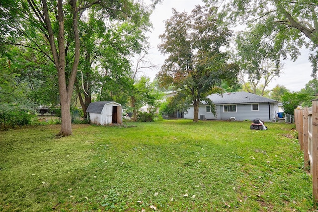 view of yard featuring a storage unit