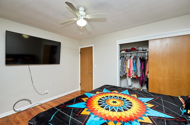 bedroom featuring a closet, ceiling fan, a textured ceiling, and hardwood / wood-style floors