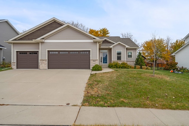 view of front of property featuring a front lawn and a garage