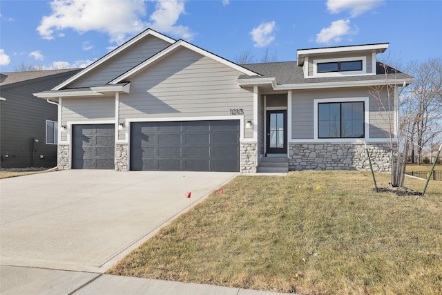 craftsman house featuring a garage and a front yard