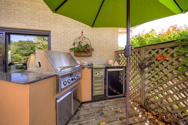 view of patio featuring a grill and an outdoor kitchen