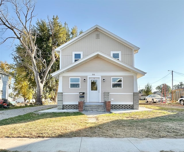 view of front of home featuring a front lawn