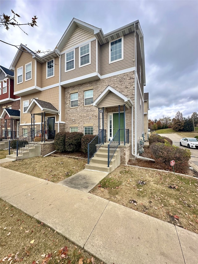 townhome / multi-family property featuring covered porch