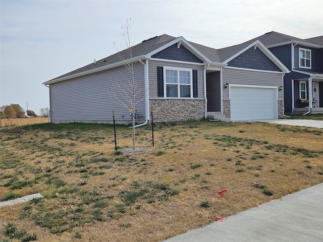 view of front of home featuring a front yard and a garage