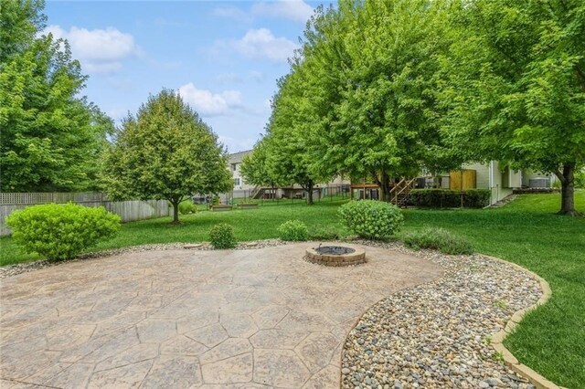 view of patio with a fire pit