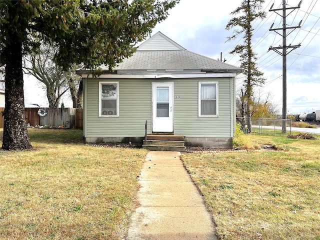 bungalow-style house featuring a front lawn