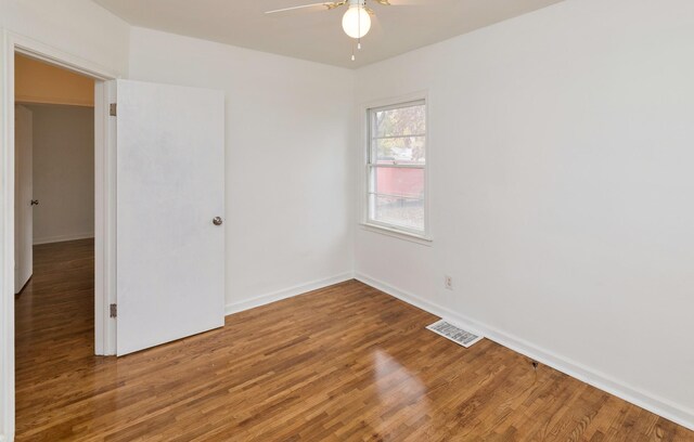 unfurnished bedroom featuring baseboards, visible vents, light wood-style flooring, and ceiling fan
