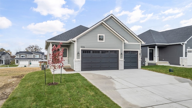 craftsman house with a front lawn