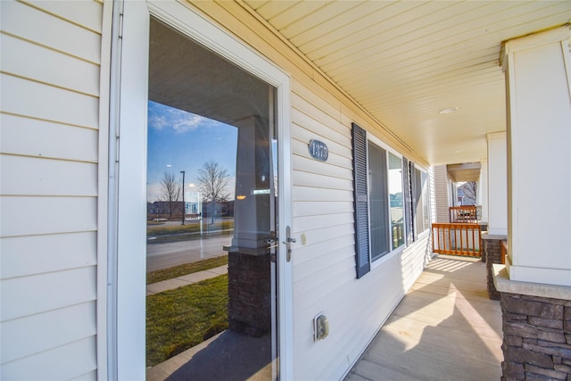 property entrance with covered porch