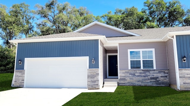 view of front facade with a garage and a front yard